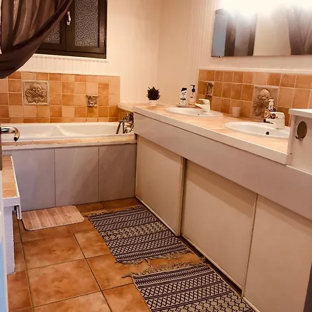 Proche De La Cote Chauvé