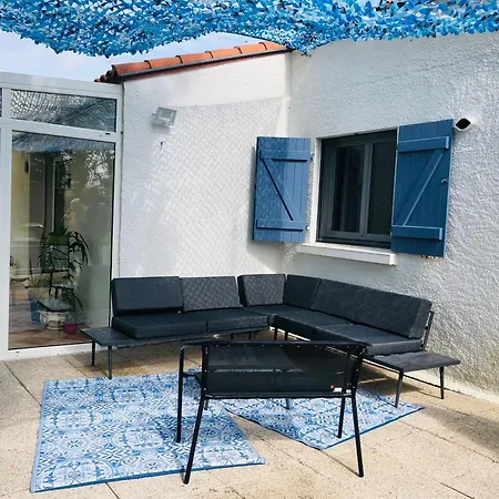 Proche De La Cote Chauvé