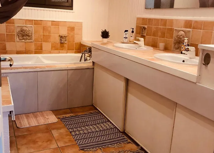 Proche De La Cote Chauvé